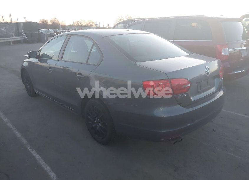 Photo 3 of 2011 Volkswagen Jetta 2.5L SE (VIN 3VWBX7AJ2BM108055)