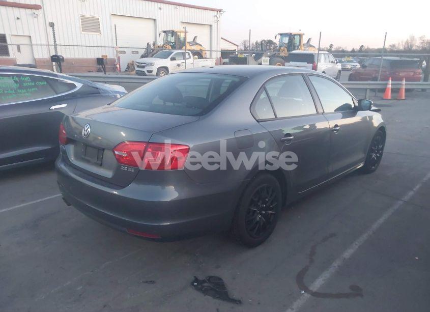 Photo 4 of 2011 Volkswagen Jetta 2.5L SE (VIN 3VWBX7AJ2BM108055)