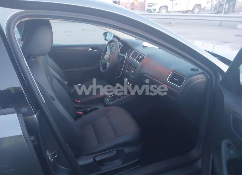 Photo 5 of 2011 Volkswagen Jetta 2.5L SE (VIN 3VWBX7AJ2BM108055)