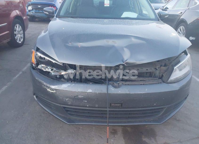 Photo 6 of 2011 Volkswagen Jetta 2.5L SE (VIN 3VWBX7AJ2BM108055)