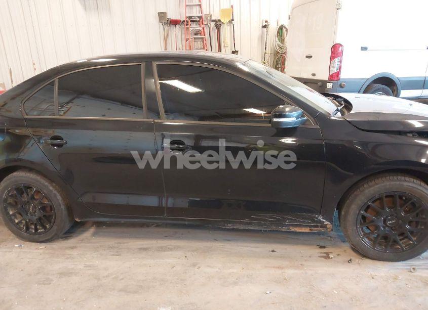 Photo 13 of 2011 Volkswagen Jetta 2.5L SE (VIN 3VWBX7AJ6BM006435)