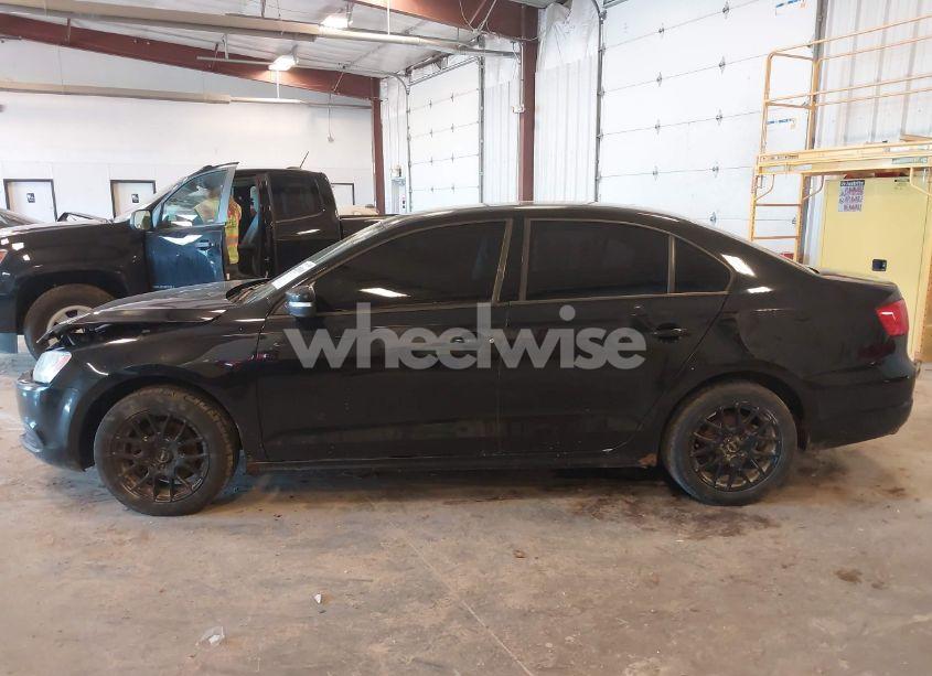 Photo 14 of 2011 Volkswagen Jetta 2.5L SE (VIN 3VWBX7AJ6BM006435)