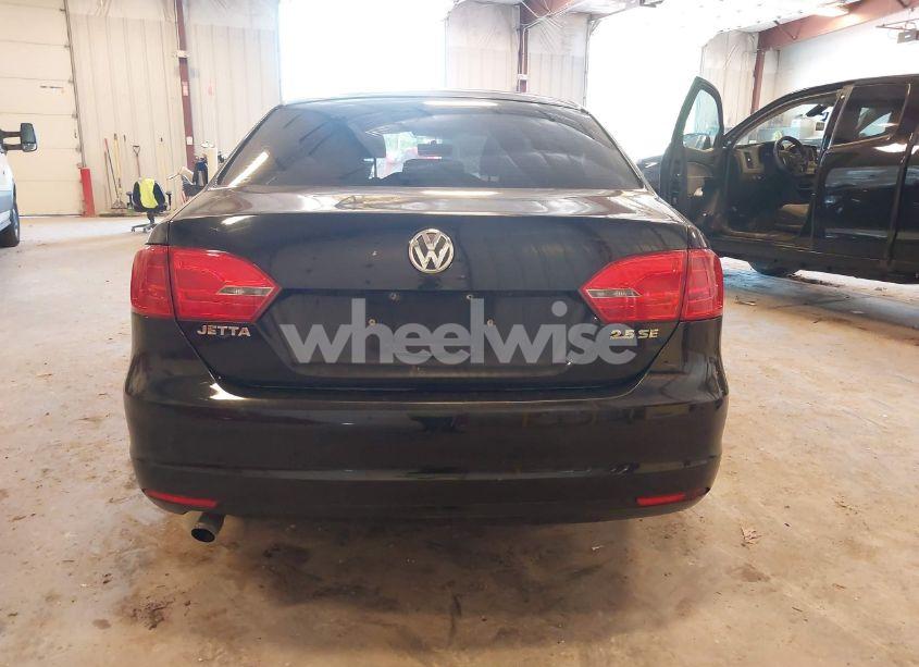 Photo 16 of 2011 Volkswagen Jetta 2.5L SE (VIN 3VWBX7AJ6BM006435)