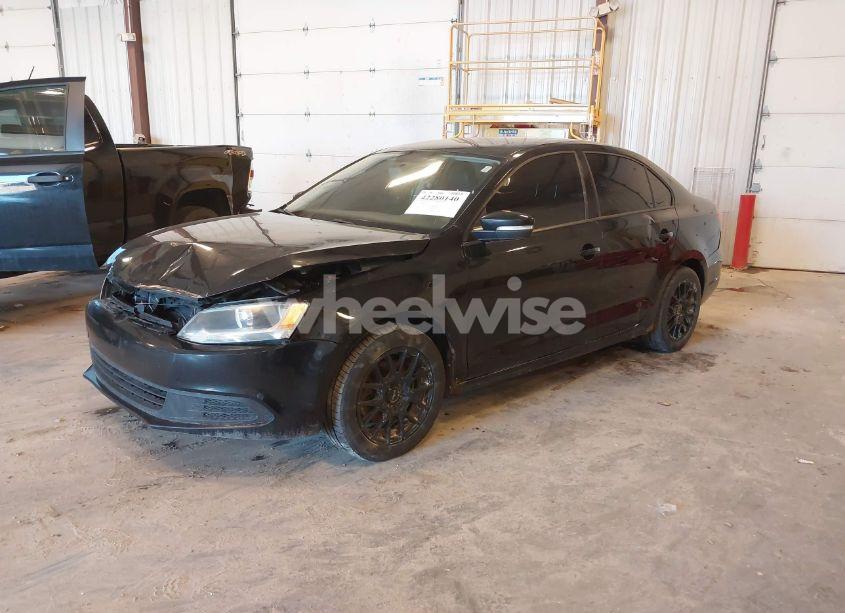 Photo 2 of 2011 Volkswagen Jetta 2.5L SE (VIN 3VWBX7AJ6BM006435)