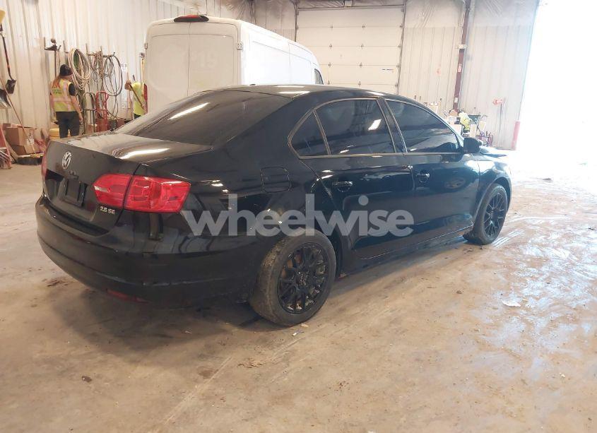 Photo 4 of 2011 Volkswagen Jetta 2.5L SE (VIN 3VWBX7AJ6BM006435)