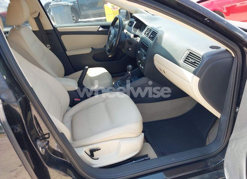 Photo 5 of 2012 Volkswagen Jetta 2.5L SE (VIN 3VWBX7AJ7CM028283)