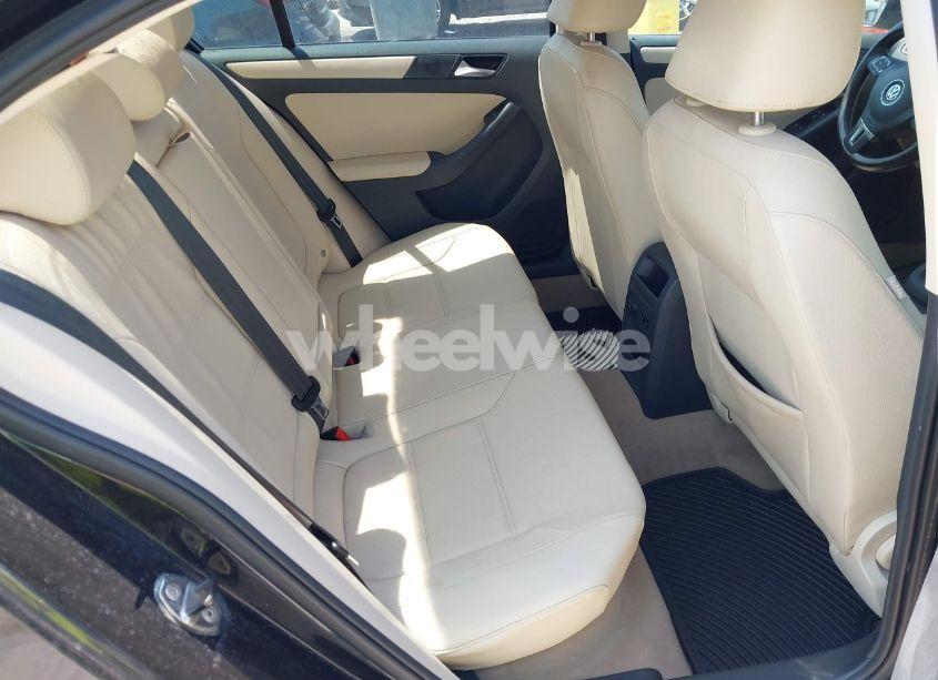 Photo 8 of 2012 Volkswagen Jetta 2.5L SE (VIN 3VWBX7AJ7CM028283)