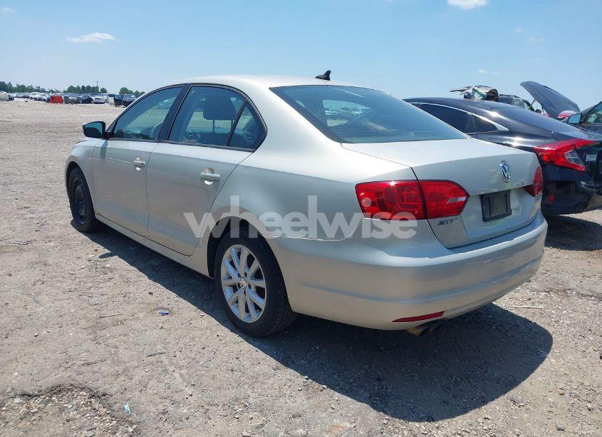 Photo 3 of 2011 Volkswagen Jetta 2.5L SE (VIN 3VWBX7AJ8BM309426)