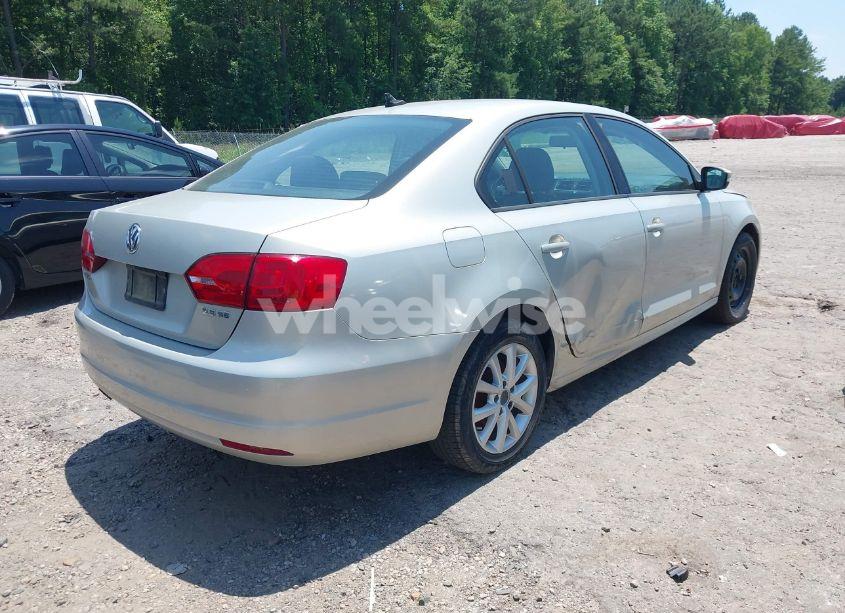 Photo 4 of 2011 Volkswagen Jetta 2.5L SE (VIN 3VWBX7AJ8BM309426)