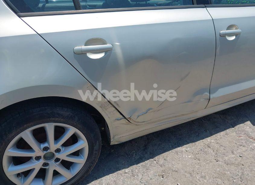 Photo 6 of 2011 Volkswagen Jetta 2.5L SE (VIN 3VWBX7AJ8BM309426)