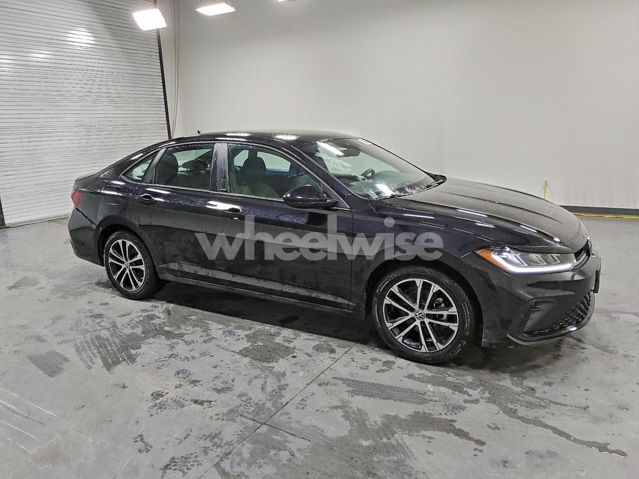 Photo 4 of 2025 VOLKSWAGEN JETTA SPORT (VIN 3VWBX7BU2SM040168)