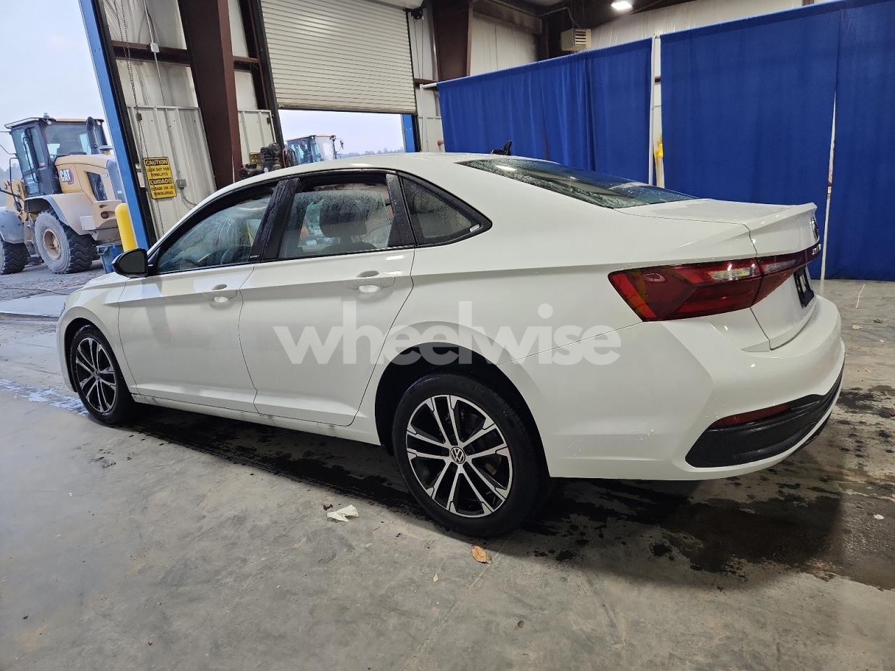 Photo 2 of 2025 VOLKSWAGEN JETTA SPORT (VIN 3VWBX7BU2SM083148)