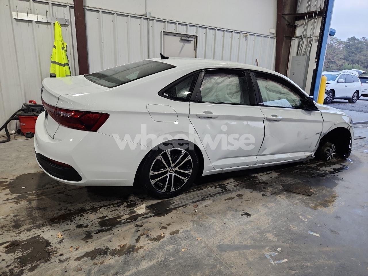 Photo 3 of 2025 VOLKSWAGEN JETTA SPORT (VIN 3VWBX7BU2SM083148)