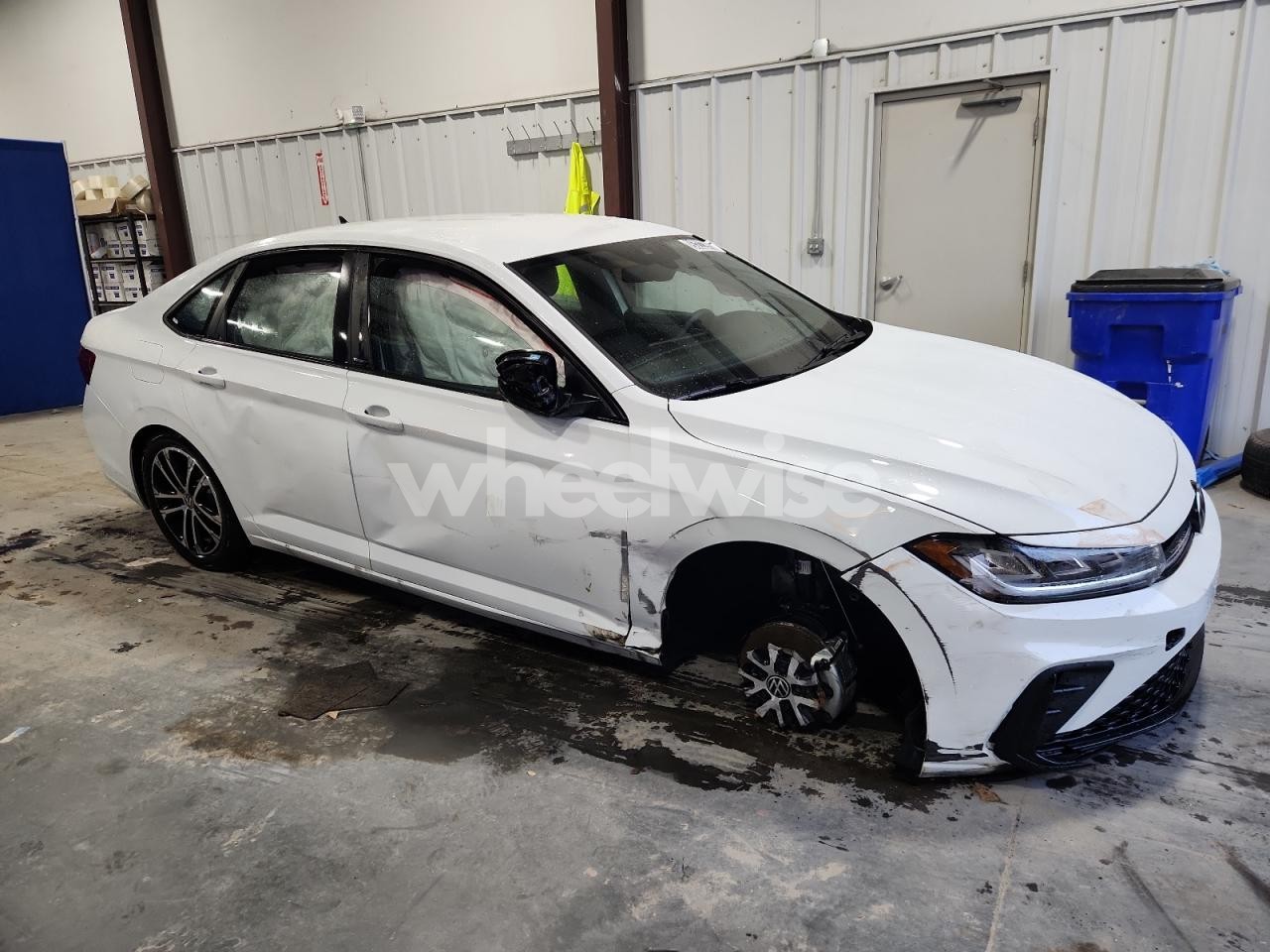 Photo 4 of 2025 VOLKSWAGEN JETTA SPORT (VIN 3VWBX7BU2SM083148)