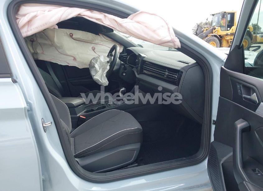 Photo 5 of 2025 Volkswagen Jetta 1.5T SPORT (VIN 3VWBX7BU5SM002921)