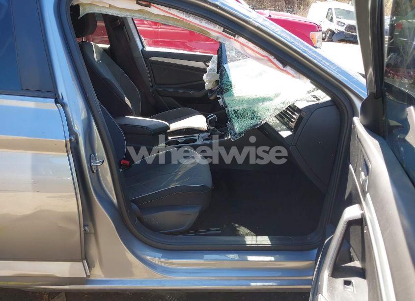 Photo 5 of 2025 Volkswagen Jetta 1.5T SPORT (VIN 3VWBX7BU8SM009474)