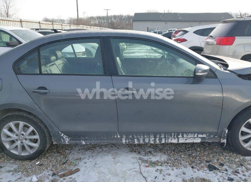 Photo 13 of 2011 Volkswagen Jetta 2.5L SE (VIN 3VWBZ7AJ0BM399343)