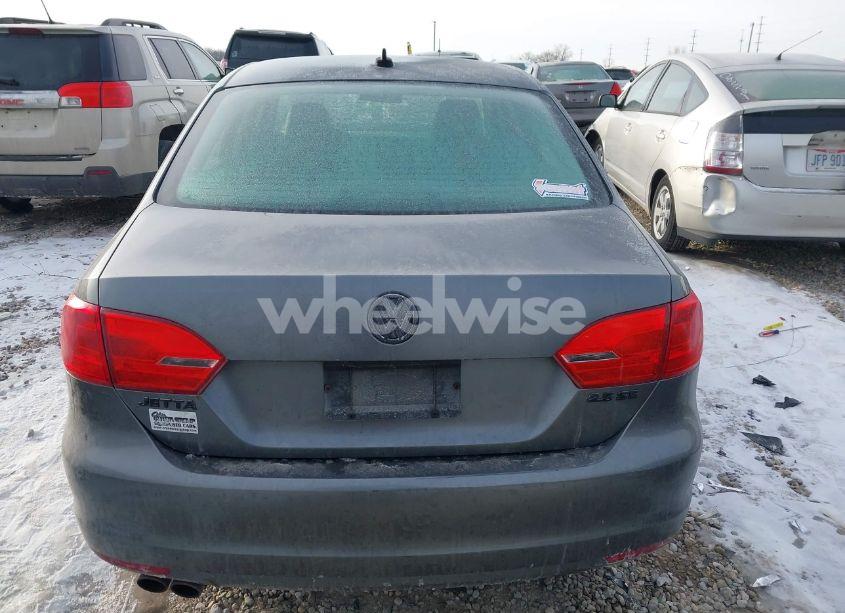 Photo 16 of 2011 Volkswagen Jetta 2.5L SE (VIN 3VWBZ7AJ0BM399343)