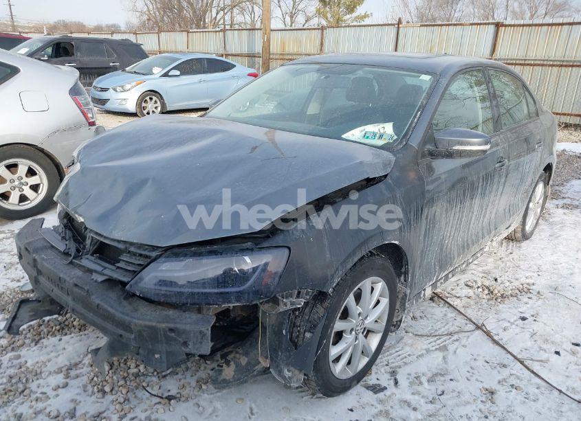 Photo 2 of 2011 Volkswagen Jetta 2.5L SE (VIN 3VWBZ7AJ0BM399343)