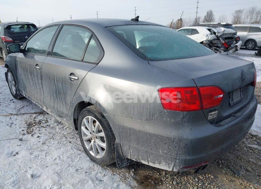 Photo 3 of 2011 Volkswagen Jetta 2.5L SE (VIN 3VWBZ7AJ0BM399343)