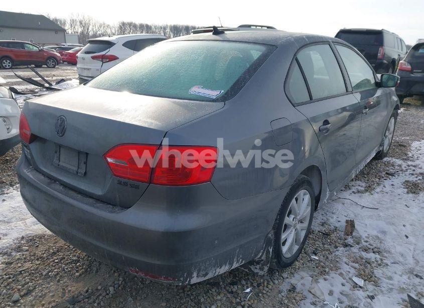 Photo 4 of 2011 Volkswagen Jetta 2.5L SE (VIN 3VWBZ7AJ0BM399343)