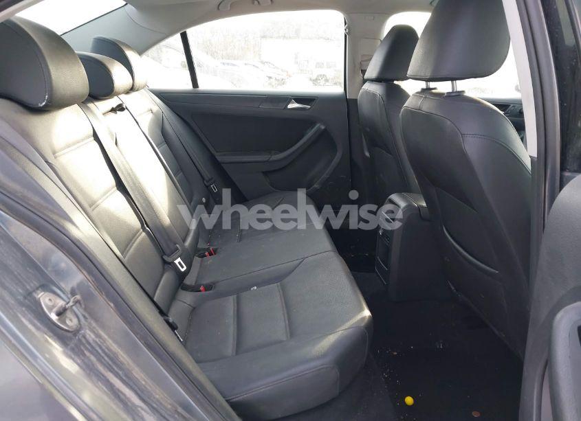 Photo 8 of 2011 Volkswagen Jetta 2.5L SE (VIN 3VWBZ7AJ0BM399343)