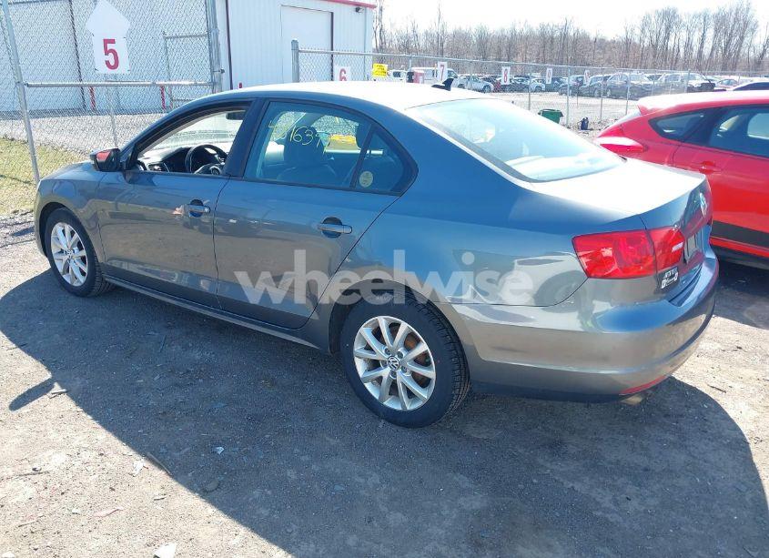 Photo 3 of 2011 Volkswagen Jetta 2.5L SE (VIN 3VWBZ7AJ1BM027204)