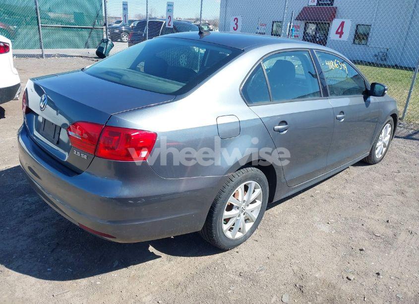 Photo 4 of 2011 Volkswagen Jetta 2.5L SE (VIN 3VWBZ7AJ1BM027204)