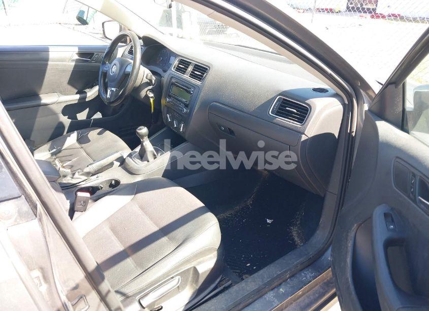 Photo 5 of 2011 Volkswagen Jetta 2.5L SE (VIN 3VWBZ7AJ1BM027204)