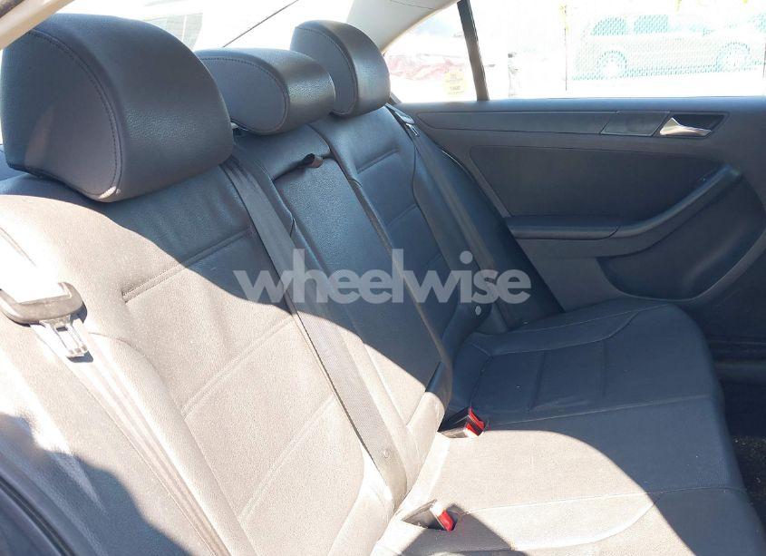 Photo 8 of 2011 Volkswagen Jetta 2.5L SE (VIN 3VWBZ7AJ1BM027204)