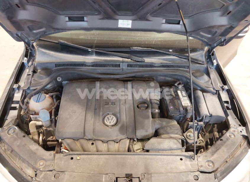 Photo 10 of 2011 Volkswagen Jetta 2.5L SE (VIN 3VWBZ7AJ1BM309505)