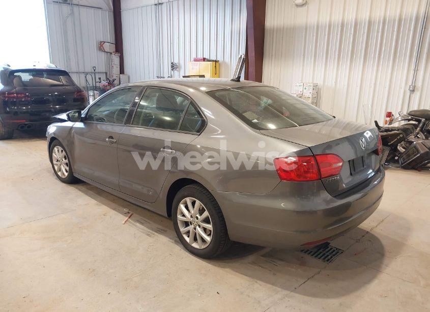 Photo 3 of 2011 Volkswagen Jetta 2.5L SE (VIN 3VWBZ7AJ1BM309505)