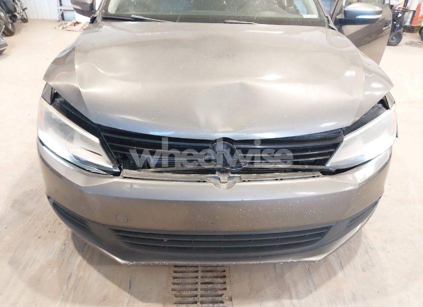 Photo 6 of 2011 Volkswagen Jetta 2.5L SE (VIN 3VWBZ7AJ1BM309505)