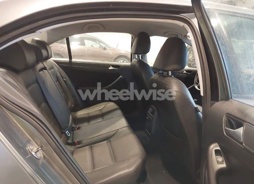 Photo 8 of 2011 Volkswagen Jetta 2.5L SE (VIN 3VWBZ7AJ1BM309505)