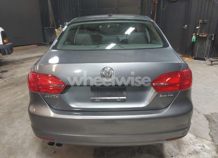 Photo 16 of 2011 Volkswagen Jetta 2.5L SE (VIN 3VWBZ7AJ2BM326488)