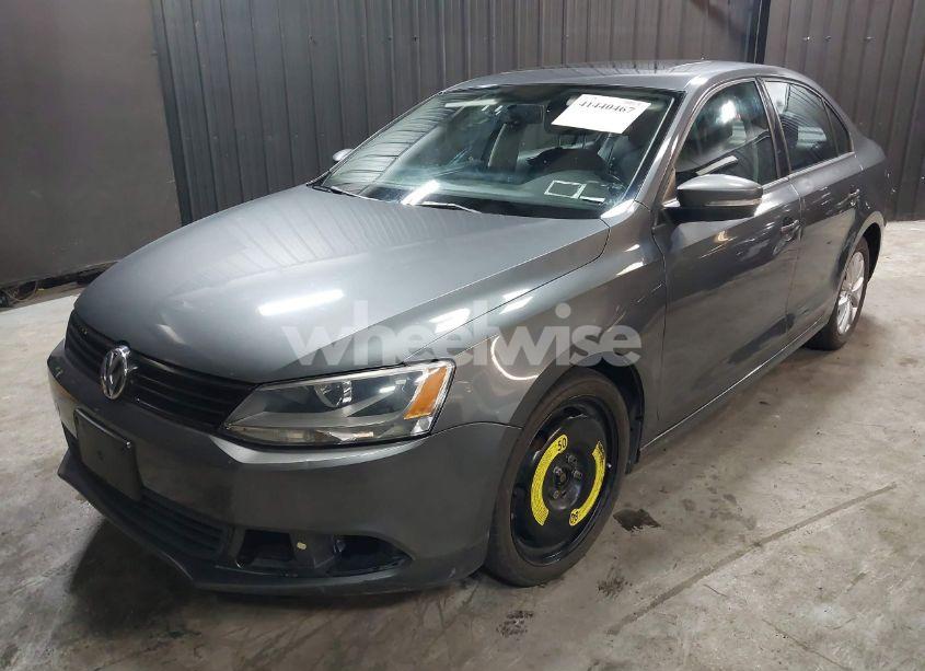 Photo 2 of 2011 Volkswagen Jetta 2.5L SE (VIN 3VWBZ7AJ2BM326488)