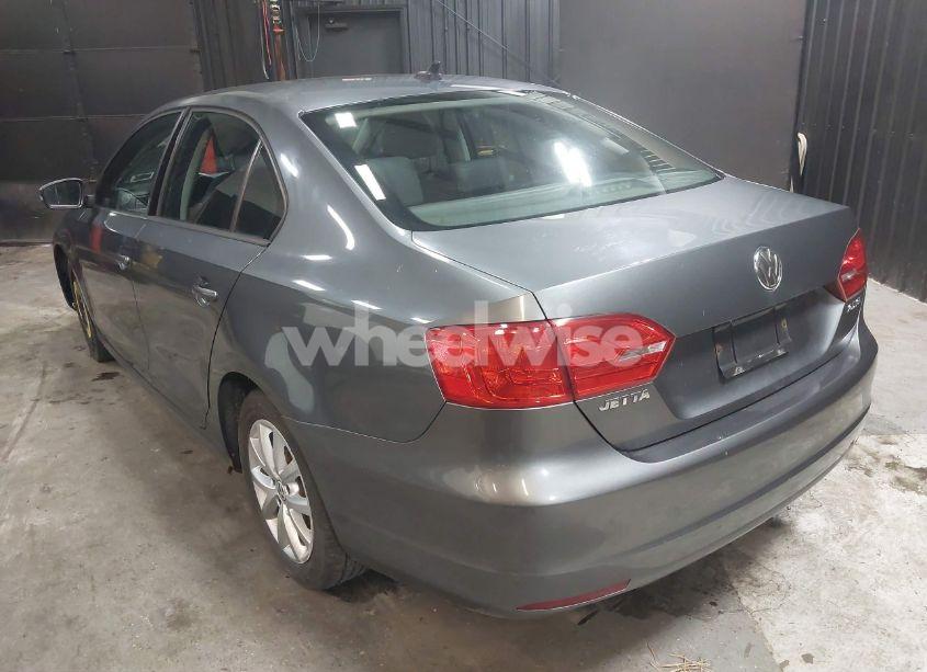 Photo 3 of 2011 Volkswagen Jetta 2.5L SE (VIN 3VWBZ7AJ2BM326488)