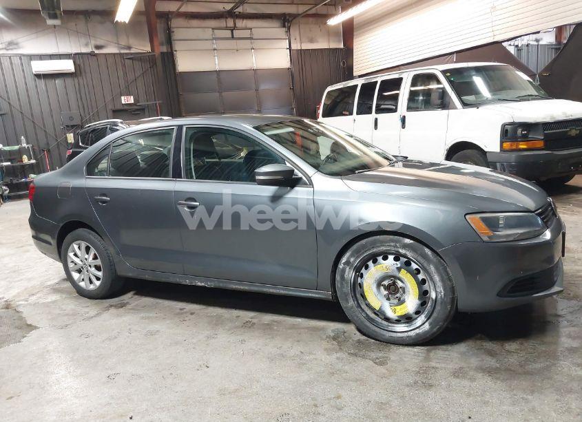 Photo 6 of 2011 Volkswagen Jetta 2.5L SE (VIN 3VWBZ7AJ2BM326488)