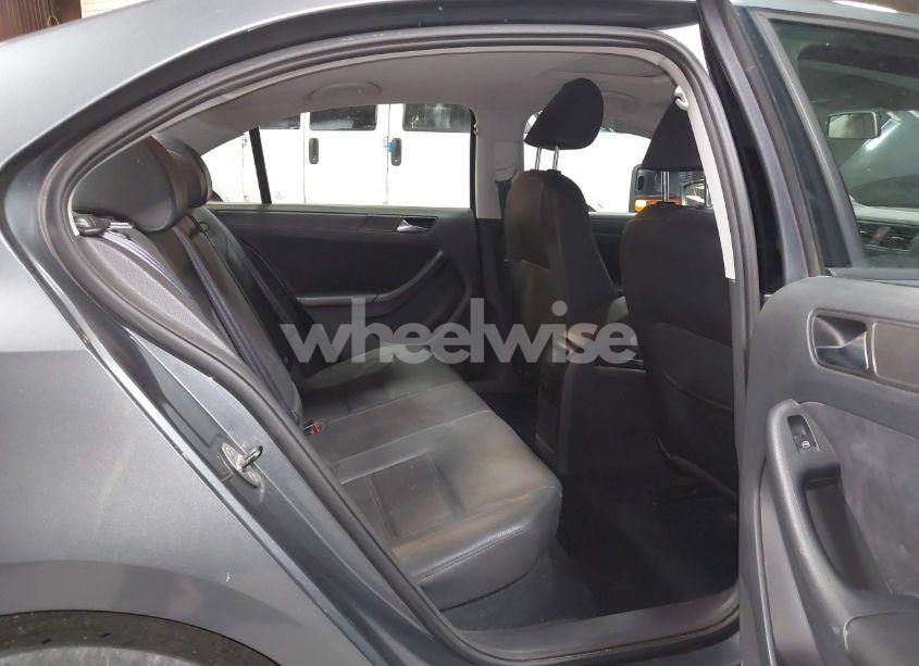 Photo 8 of 2011 Volkswagen Jetta 2.5L SE (VIN 3VWBZ7AJ2BM326488)