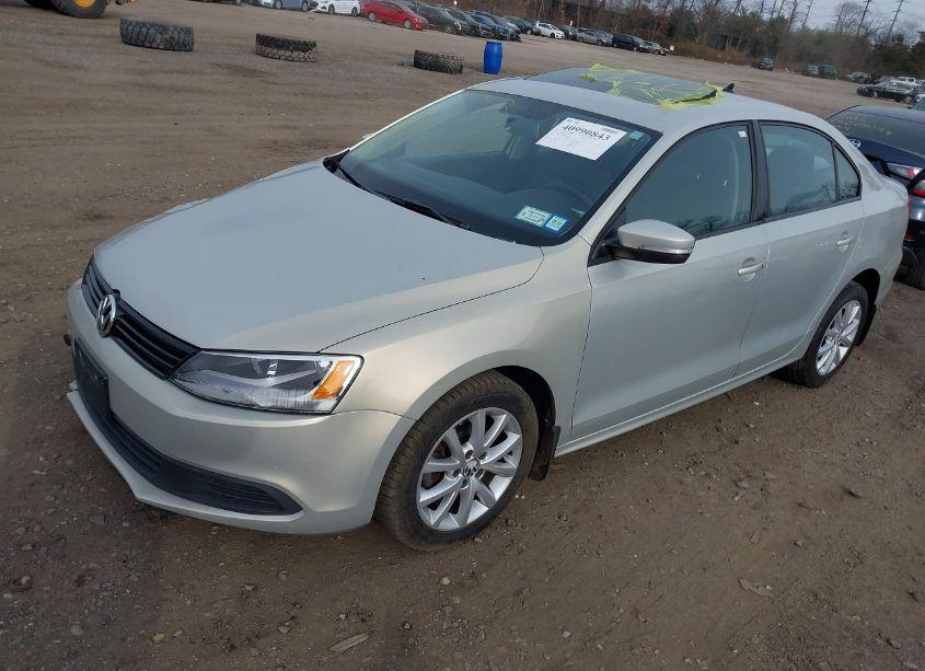 Photo 2 of 2011 Volkswagen Jetta 2.5L SE (VIN 3VWBZ7AJ2BM326491)