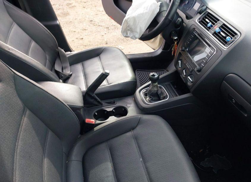 Photo 5 of 2011 Volkswagen Jetta 2.5L SE (VIN 3VWBZ7AJ2BM326491)