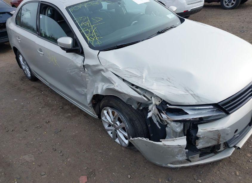 Photo 6 of 2011 Volkswagen Jetta 2.5L SE (VIN 3VWBZ7AJ2BM326491)