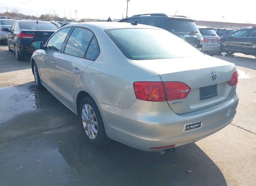 Photo 3 of 2011 Volkswagen Jetta 2.5L SE (VIN 3VWBZ7AJ4BM322846)