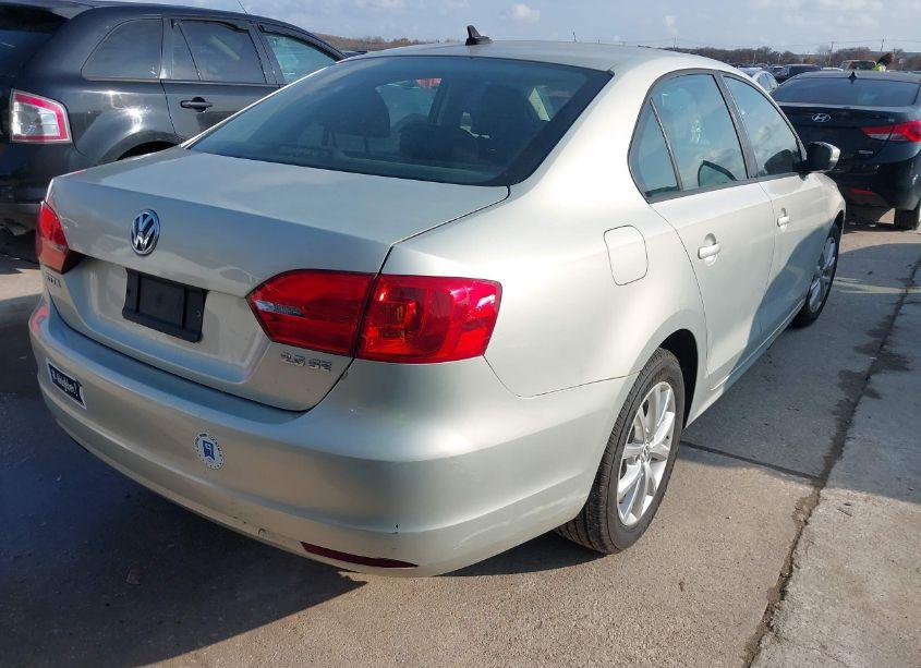 Photo 4 of 2011 Volkswagen Jetta 2.5L SE (VIN 3VWBZ7AJ4BM322846)