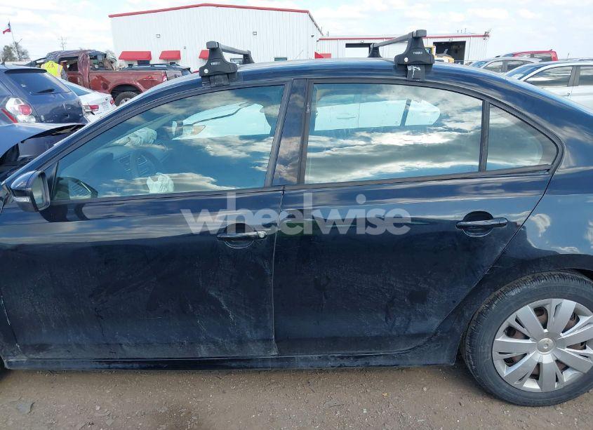 Photo 15 of 2011 Volkswagen Jetta 2.5L SE (VIN 3VWBZ7AJ5BM351210)