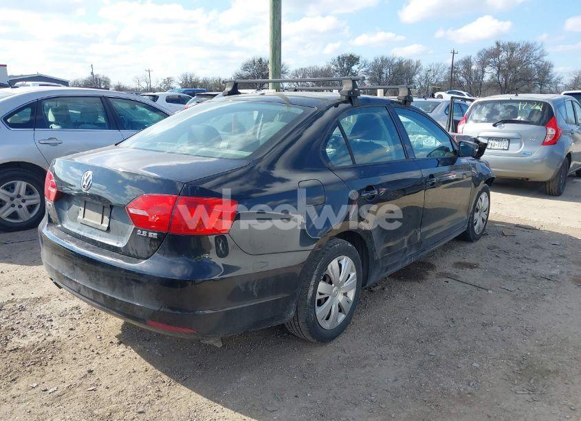 Photo 4 of 2011 Volkswagen Jetta 2.5L SE (VIN 3VWBZ7AJ5BM351210)