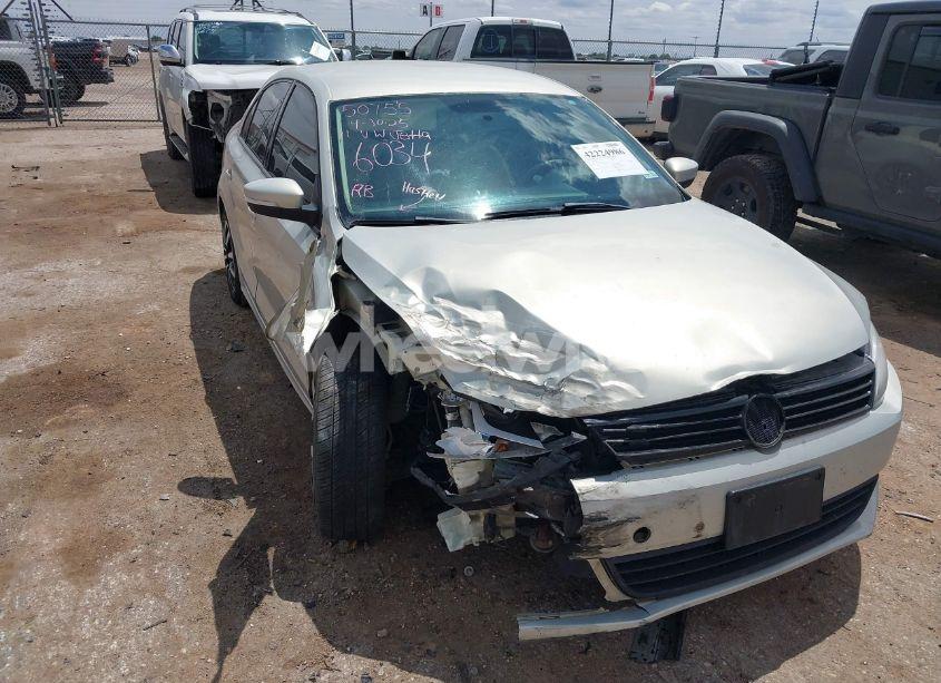 2011 Volkswagen Jetta 2.5L SE (VIN 3VWBZ7AJ5BM396034) main photo