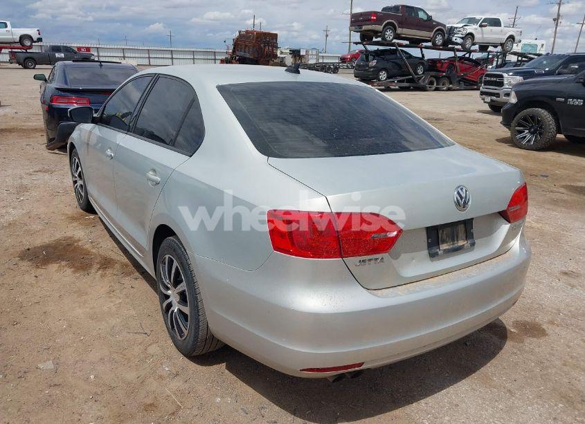 Photo 3 of 2011 Volkswagen Jetta 2.5L SE (VIN 3VWBZ7AJ5BM396034)