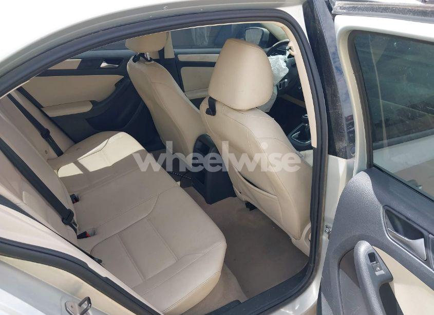 Photo 8 of 2011 Volkswagen Jetta 2.5L SE (VIN 3VWBZ7AJ5BM396034)