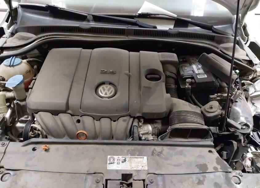 Photo 10 of 2011 Volkswagen Jetta 2.5L SE (VIN 3VWBZ7AJ6BM024055)